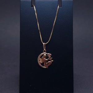 Gold pendant 