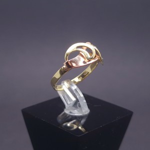 Gold ring 