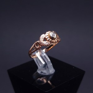 Gold ring with diamond