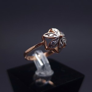 Gold ring with zircons