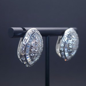 Silver earrings with zircons 