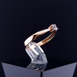 Gold ring with zircon