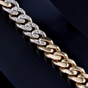 Gold bracelet with diamonds 