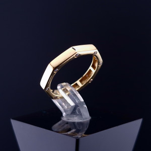 Gold ring with zircons