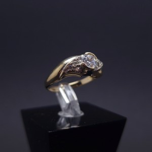 Gold ring with zircons