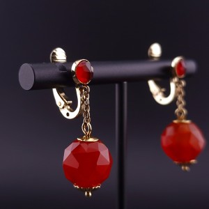 Gold earrings with colored stones