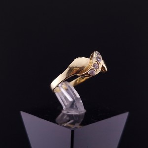 Gold ring with zircons