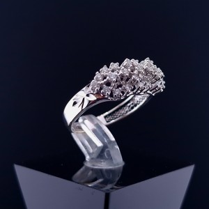 Kuldsõrmus teemantidega "Efe Model Jewellery"