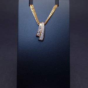 Gold pendant with zircons