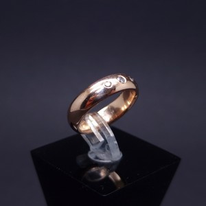 Gold wedding ring with diamonds