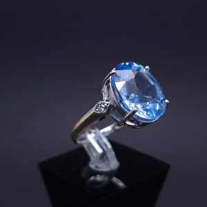 Серебряное кольцо с цветным камнем