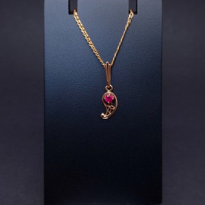 Gold pendant with colored stone