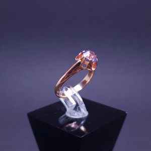 Винтажное золотое кольцо с цветным камнем