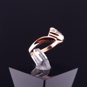 Gold ring with zircons