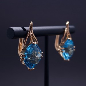 Gold earrings with colored stones