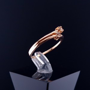 Gold ring with zircons