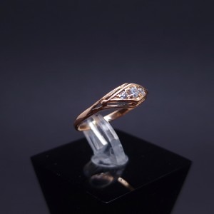 Gold ring with zircons