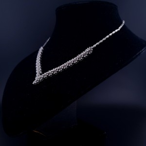 Kuld Kaelakee teemantidega  "Efe Model Jewellery"