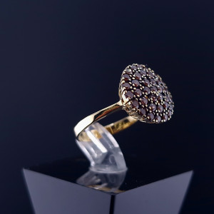 Gold ring with colored stones