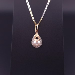 Gold pendant with pearls and zircons