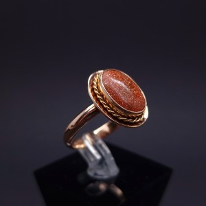 Gold ring with colored stone