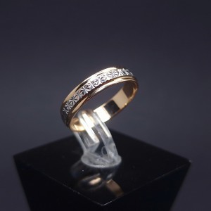 Gold wedding ring 