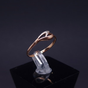 Gold ring with diamond