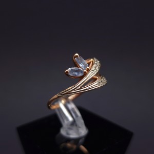 Gold ring with zircons 