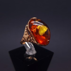 Vintage gold ring with amber