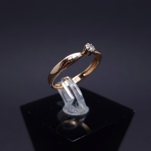 Gold ring 