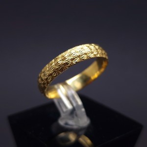 Gold wedding ring 