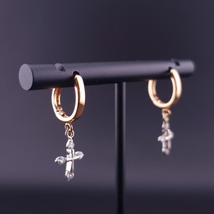 Gold earrings with zircons 