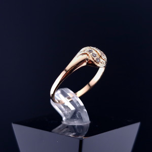 Gold ring with zircons