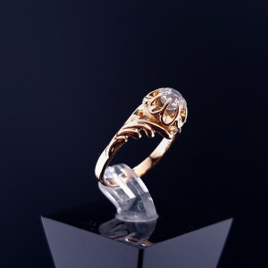 Gold ring with zircon
