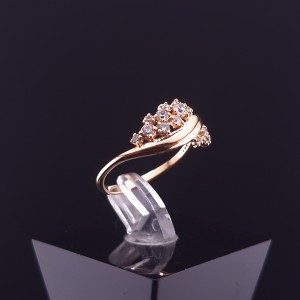 Gold ring with zircons