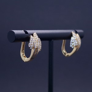 Gold earrings with zircons 