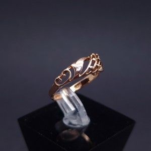 Gold ring 