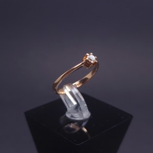 Gold ring with diamond