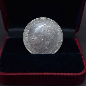 Silver coin Netherlands 2 1/2 Gulden Wilhelmina 1939