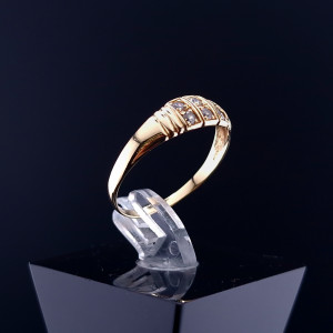 Gold ring with zircons