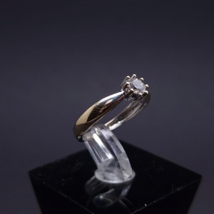 White gold ring with zircon