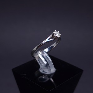 White gold ring with diamond