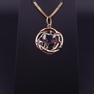 Gold pendant 