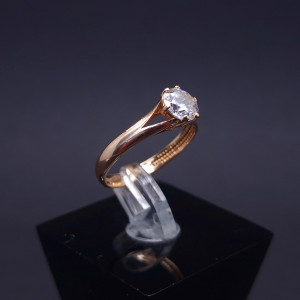 Gold ring with zircon