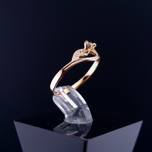 Gold ring with zircon