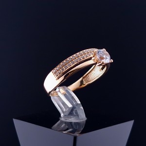 Gold ring with zircons