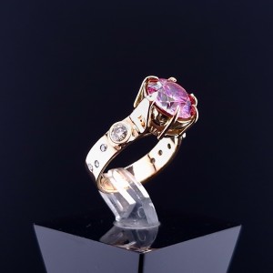 Gold ring with diamonds and moissanite