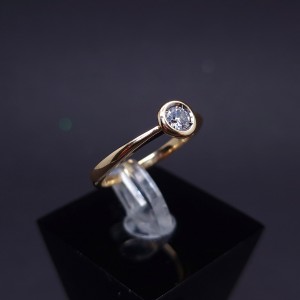 Gold ring with diamond 0,25ct