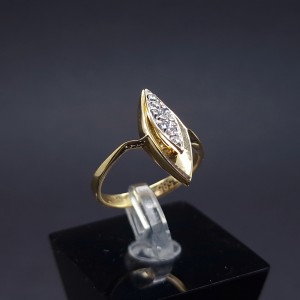 Gold ring 