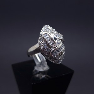 Silver ring with zircons